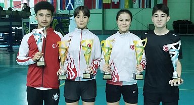 Eskişehirli badmintoncular Avrupa'da madalyaları topladı