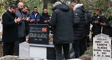 Eskişehirspor'dan, milli kaleci Sinan Alağaç'ın kabrini ziyaret