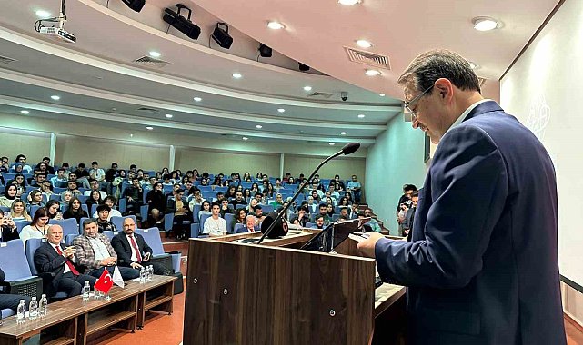 Fatih Dönmez öğrencilerle bir araya gelerek sorularını yanıtladı