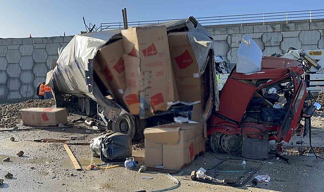 Feci kazada ağır yaralanan tır şoförü hayatını kaybetti