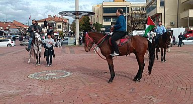 Filistin'e destek için atlarıyla yürüyüş düzenlediler
