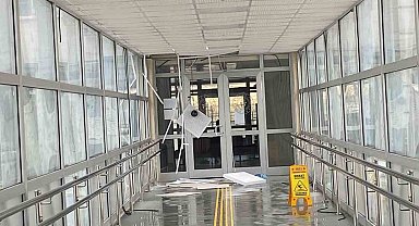 Fırtına öğrenci yurdunun yalıtım malzemelerini duvardan ayırdı