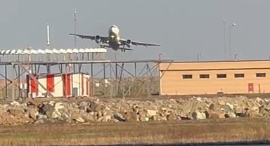 Fırtına uçağı beşik gibi salladı