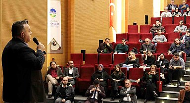 Gazeteci Zafer Şahin'den gençlere sosyal medya uyarısı