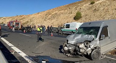 Gaziantep'te 3 aracın karıştığı zincirleme kaza: 1 ölü, 6 yaralı