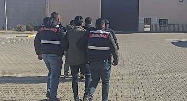 Gaziantep'te 3 düzensiz göçmen yakalandı, 2 organizatör tutuklandı