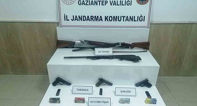 Gaziantep'te kaçak 5 tabanca ile 3 av tüfeği ele geçirildi