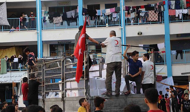 Gazın bittiği Gazze'de Türk Kızılay yemekleri odun ateşinde pişiriyor