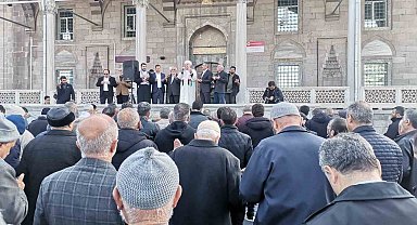 Gazze'de hayatını kaybedenler için gıyabi cenaze namazı kılındı