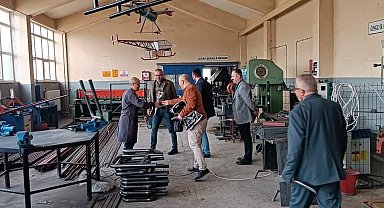 Gediz Yunus Emre Proje Mesleki ve Teknik Anadolu Lisesine yeni makine