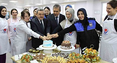 Genç kızlara polislerin desteğiyle pastacılık eğitimi