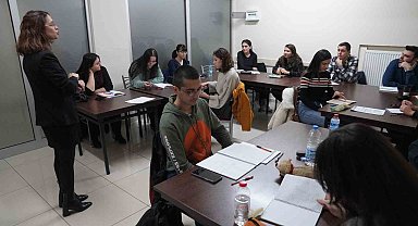 Gençler Tepebaşı'nda dil öğreniyor