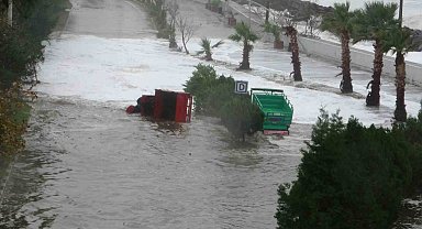 Giresun'un Tirebolu ilçesinde dalga afeti yaşandı