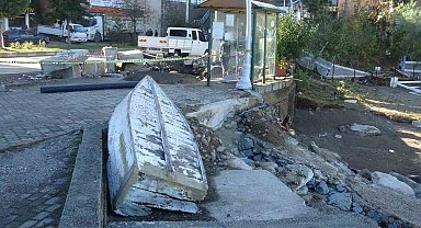 Giresun'un Tirebolu ilçesinde dalgaların yol açtığı tahribatın giderilmesi için çalışma başlatıldı