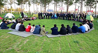 Güder, izcilerin kampına katıldı
