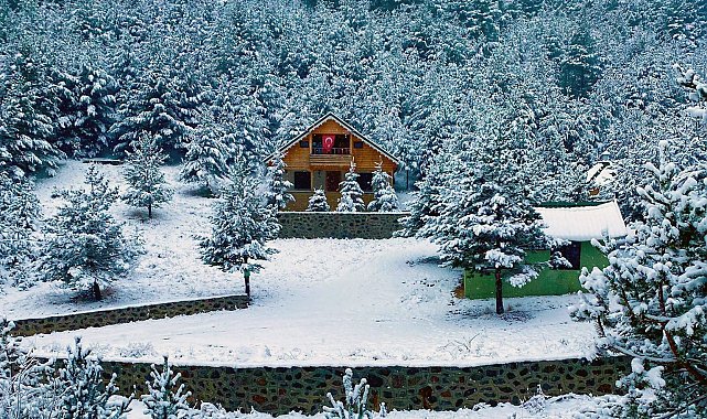 Gümüşhane'nin yükseklerinde kar yağışı ve tipi etkili oluyor