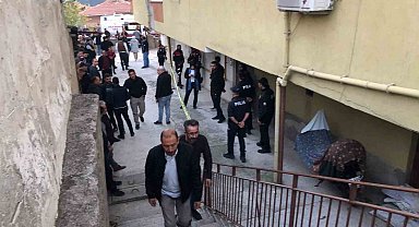 Haber alınamayan kadın yatağının altında ölü bulundu, 4 kişi gözaltına alındı