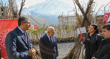 Hakkari'de 31 bin 460 meyve fidanı dağıtıldı
