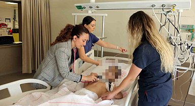 Hasta çocuklara "anne şefkati" ile bakıyorlar