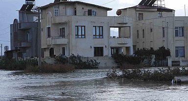 Hatay'da bazı evler su altında kaldı