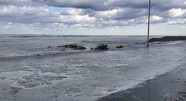 Hatay'da deniz taştı, iş yerleri ve caddeler su altında kaldı
