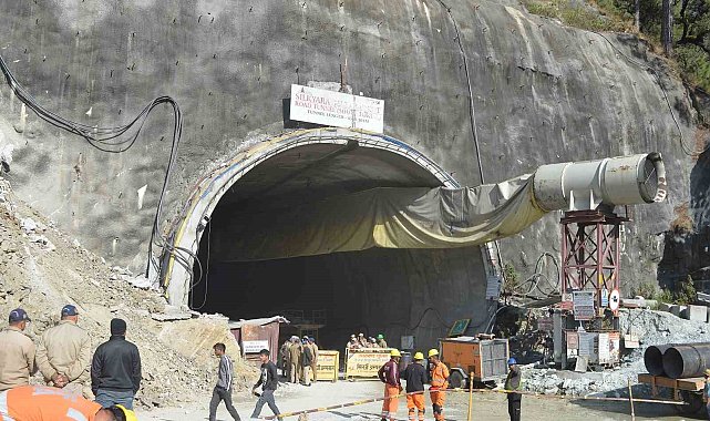 Hindistan'da tünelde mahsur kalan işçilerin ilk görüntüleri yayınlandı
