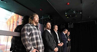 Hollywood'un yıldız ismi Travis Fimmel, Ayasofya'yı gezdi