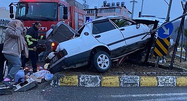 Hurdaya dönen Tofaş'daki 4 kişi yaralandı
