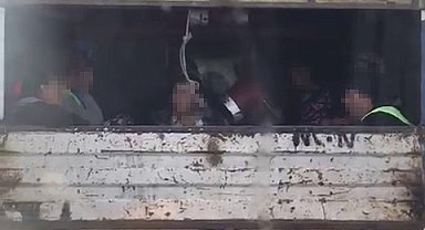 İBB işçisi kadınların kamyonet kasasında taşınması pes dedirtti: "Analara verilen saygı bu, yazıklar olsun"