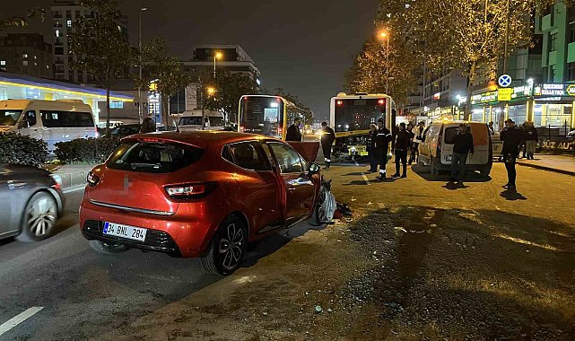 İETT otobüsüne çarpan otomobilin sürücüsü hayatını kaybetti