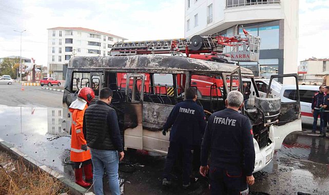 Iğdır'da seyir halindeki araç alev alev yandı