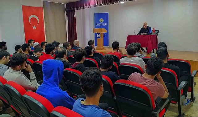İhlas Vakfı Türk Dünyası Koordinatörü Numan Aydogan Ünal, üniversite öğrencileriyle buluştu