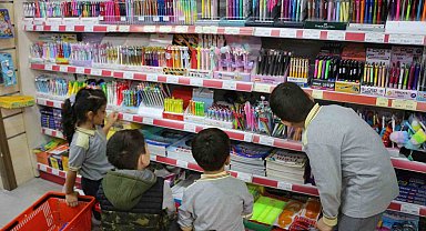 İlkokul öğrencileri ve annelerinden öğretmenlerine unutulmaz hediye