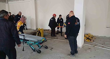İnşatta asansör boşluğuna düşerek yaralandı