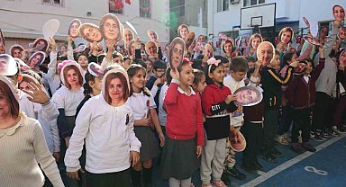 İskenderun'da öğrencilerden öğretmenlerine maskeli sürpriz