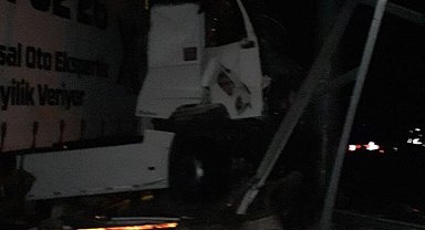 Isparta'da tır ile kamyonet çarpıştı: 1 ölü, 1 yaralı