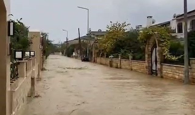 İstanbul Silivri'de caddeler ve sokaklar göle döndü