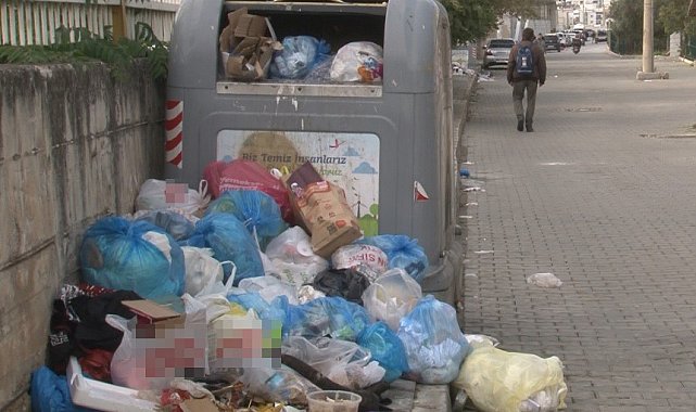 İzmir Çiğli'nin her köşe başı çöp yığını, kenti kötü koku sardı