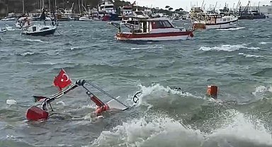 İzmir Foça'da fırtına balıkçı teknelerini batırdı