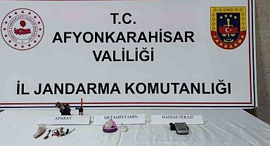 Jandarma 12 gram metamfetamin ele geçirdi