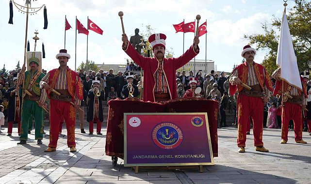 Jandarma Çelik Kanatlar ve Mehteran Takımı Kırıkkale'de gösteri sundu