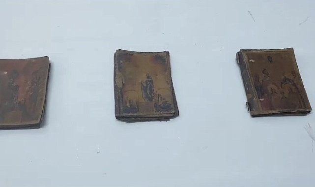 Jandarmadan tarihi eser operasyonu: Bin yıllık 3 adet İncil ele geçirildi