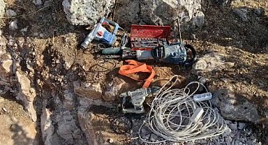 Kaçak kazı yapan 10 şahsı jandarma suçüstü yakaladı
