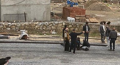 Kafasına onbeşinci kattan kalıp malzemesi düşen inşaat işçisi öldü