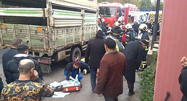 Kamyonetin altında kalan yaşlı adamı hayata döndürmek için zamanla yarıştılar