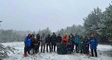 Kar yağışı eşliğinde 13 kilometre yürüyüş
