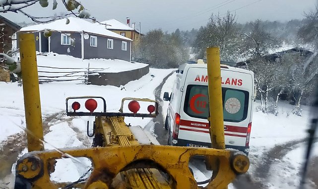 Karabük'te hasta almaya giden ambulans kapanan yolda mahsur kaldı
