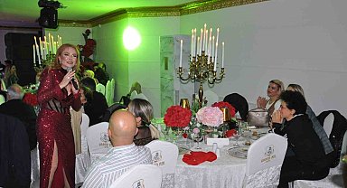 Kars'ta sanatçılar öğretmenler için sahne aldı
