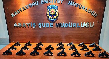 Kastamonu'da durdurulan araçta 23 adet ruhsatsız tabanca ele geçirildi: 3 gözaltı