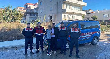 Kayıp otizmli çocuğu jandarma buldu